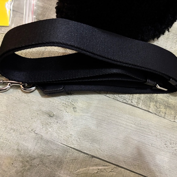 Marc Jacobs Teddy Medium Black Tote Bag with Bonus Gold Chain - Picture 3 of 10